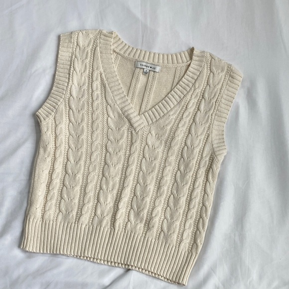 Cable Knit V-Neck Sweater Vest - Picture 1 of 3